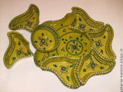 Service appéritif motif Rose couleur Pistache décoré en vert Olive